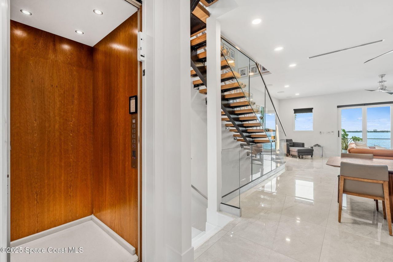 1807 Riverview Drive, Melbourne, FL 32901 Photo