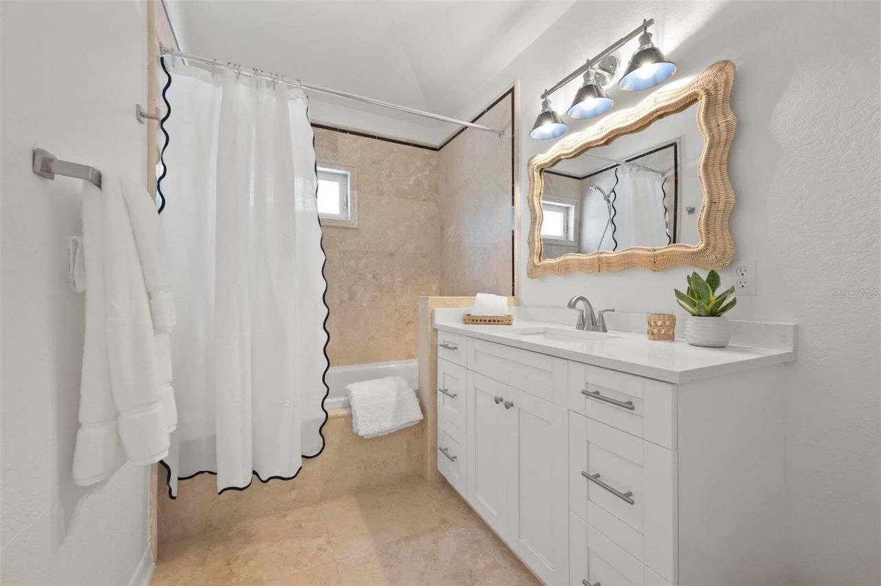 204 75th Street, Holmes Beach, FL 34217 Photo