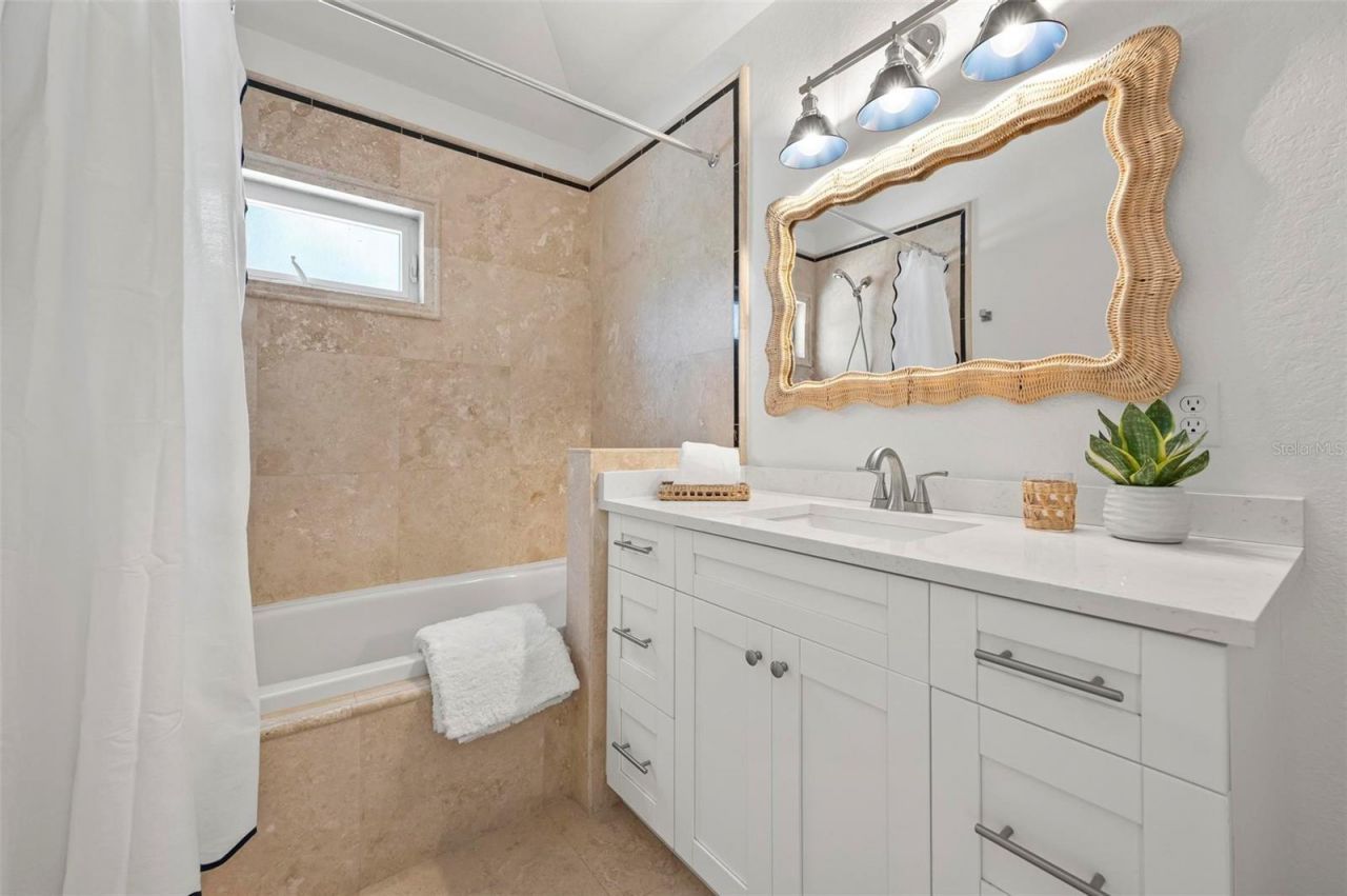 204 75th Street, Holmes Beach, FL 34217 Photo