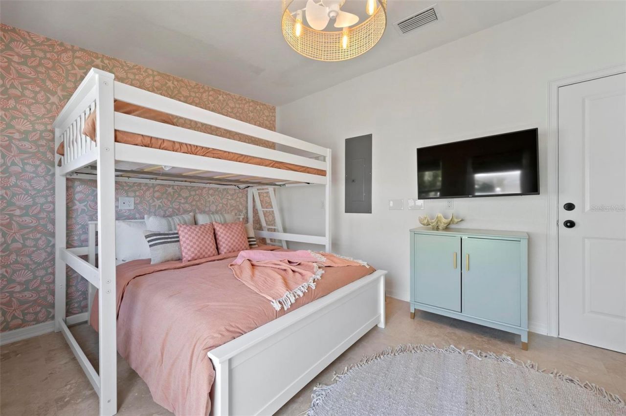 204 75th Street, Holmes Beach, FL 34217 Photo