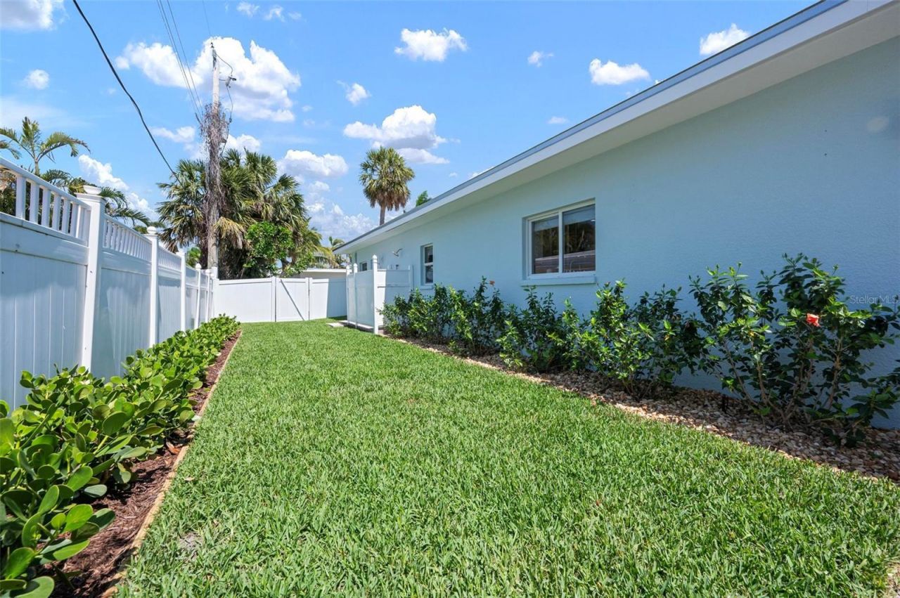 204 75th Street, Holmes Beach, FL 34217 Photo
