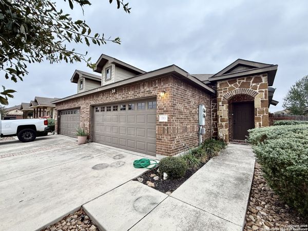 713/717 Creekside Cir, New Braunfels, TX 78130