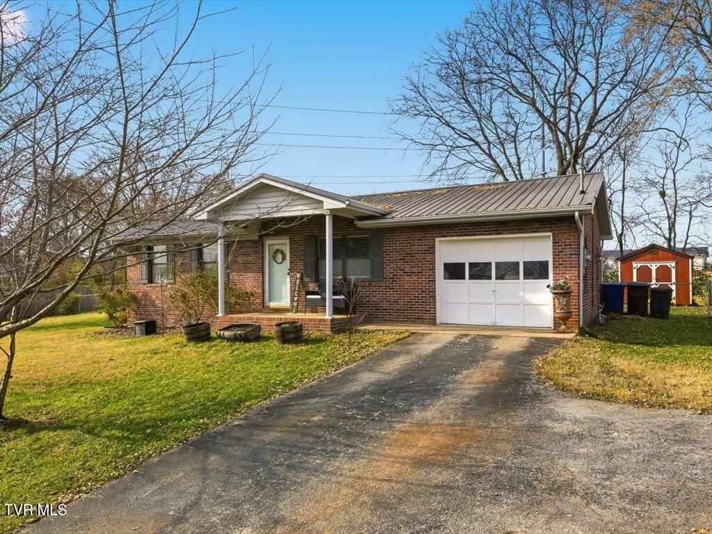 1663 Meadow Spring Drive, Jefferson City, TN 37760 Main Photo
