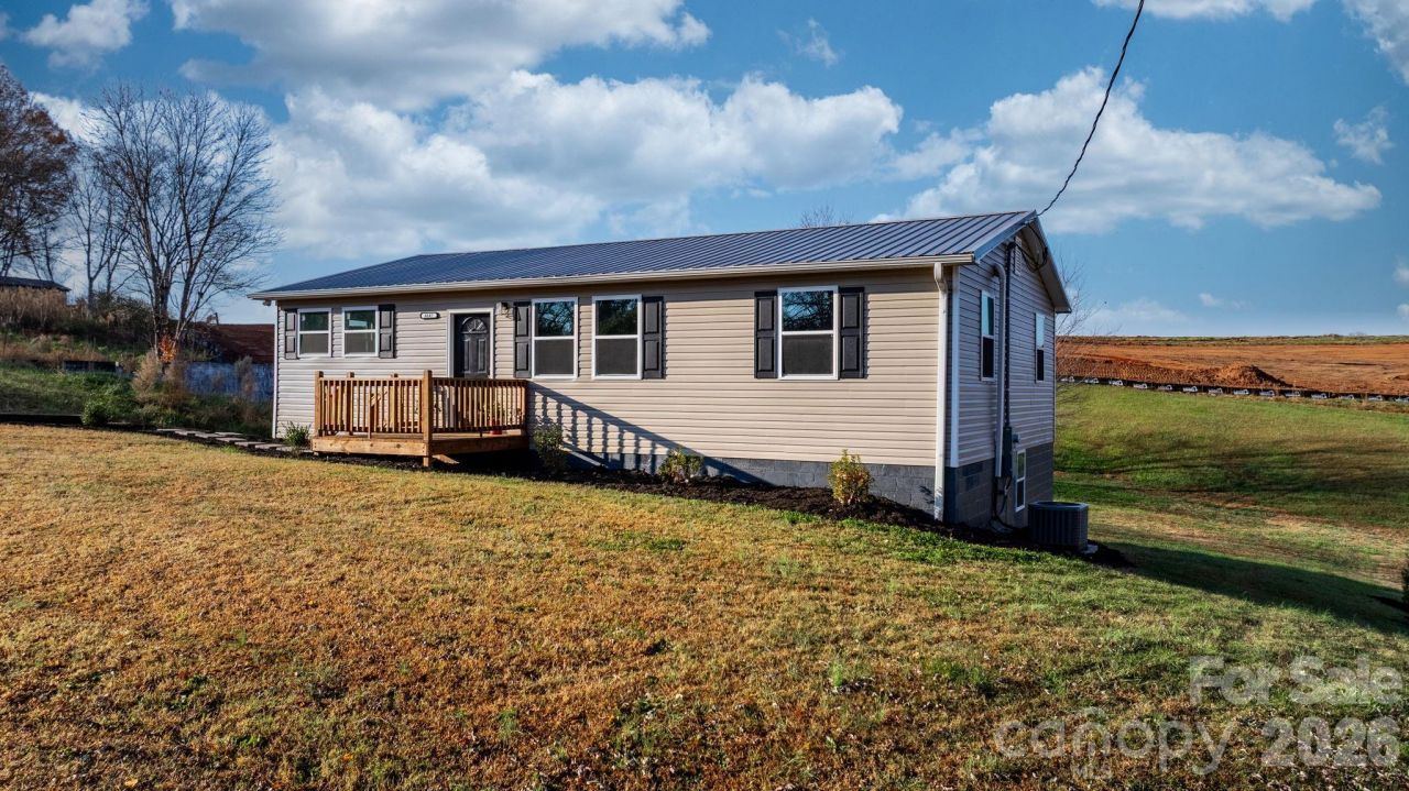 4647 16th Street Drive Ne, Hickory, NC 28601 Main Photo