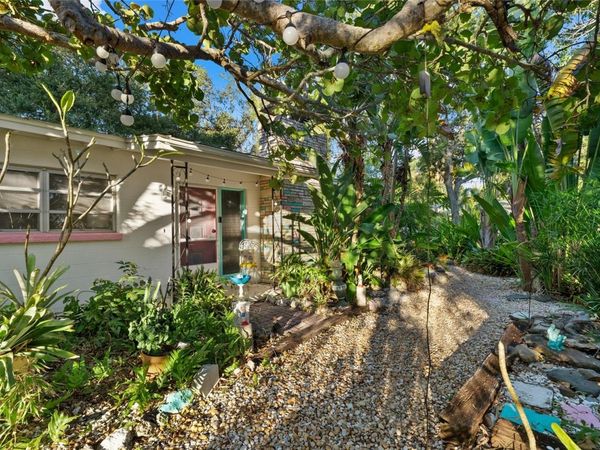 2207 HICKORY AVENUE, SARASOTA, FL 34234