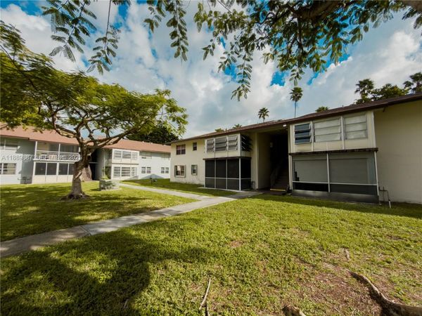 325 W Laurel Dr, Unit 2L, Margate, FL 33063