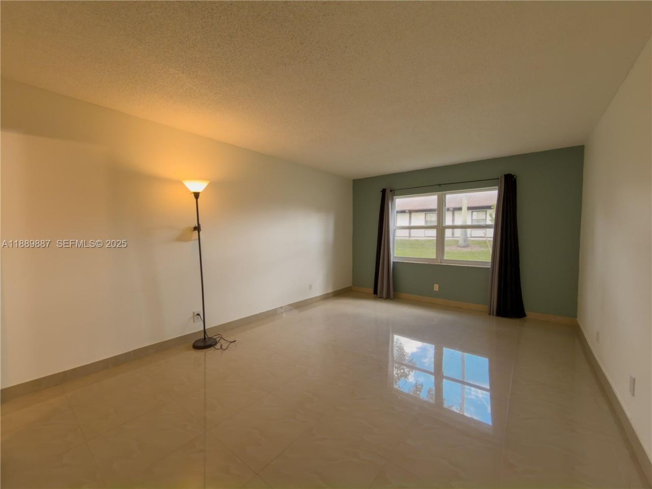 325 W Laurel Dr, Unit 2L, Margate, FL 33063 Photo