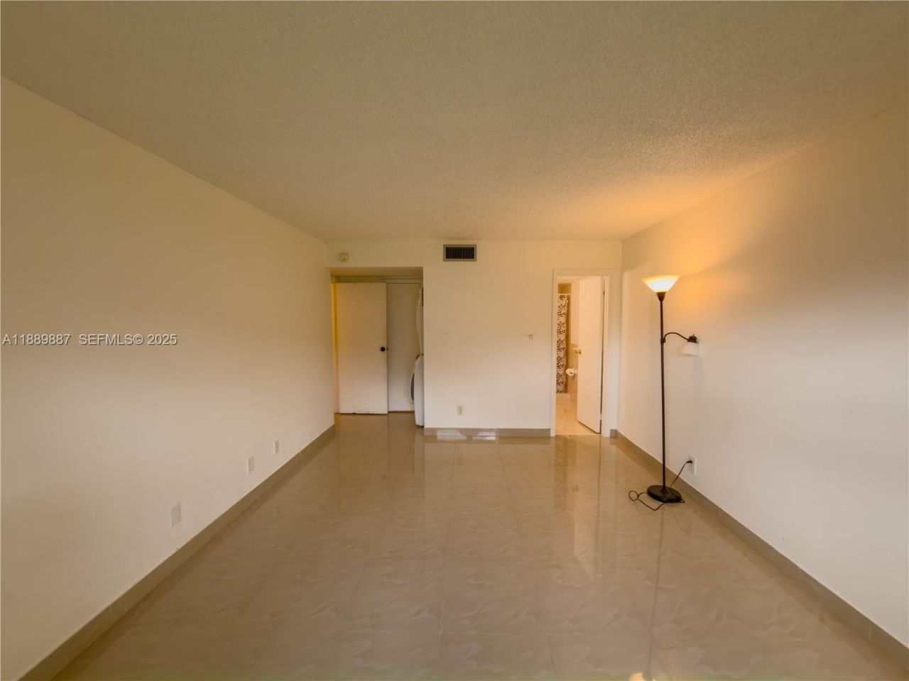 325 W Laurel Dr, Unit 2L, Margate, FL 33063 Photo