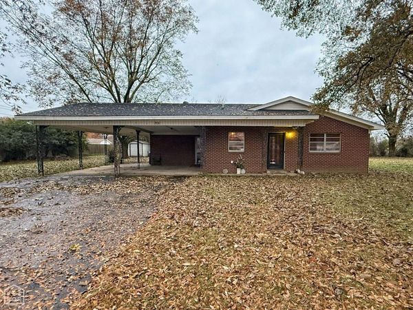 906 Eastwood Street, Leachville, AR 72438