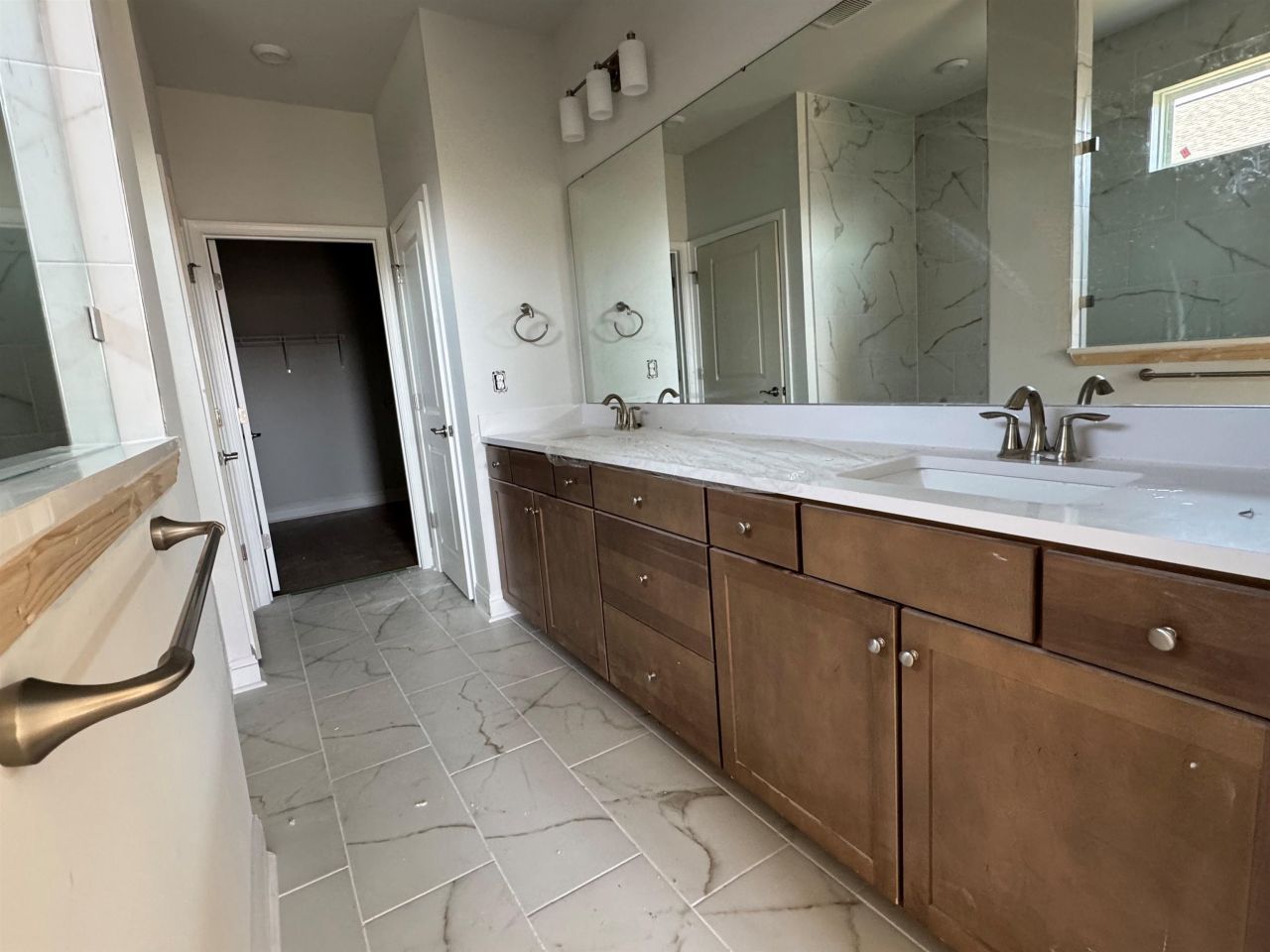 1131 Grinnell St. Photo 8