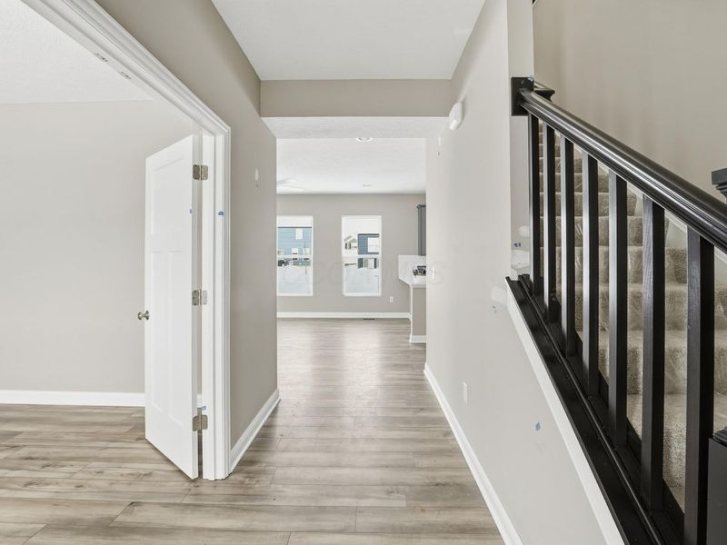 996 Heimat Haus Drive, Grove City, OH 43123 Photo 2