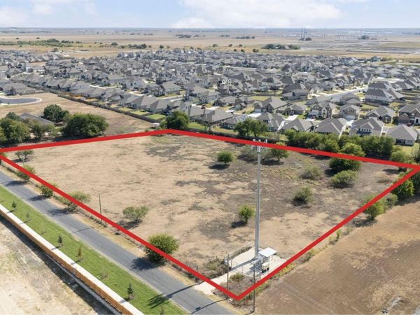 828 County Road 132, Hutto, TX 78634