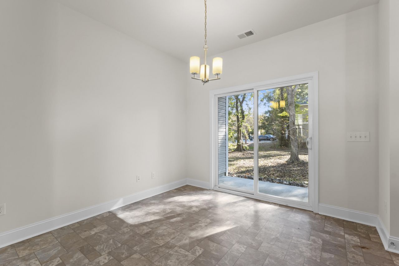 108 Alston Street Photo 11