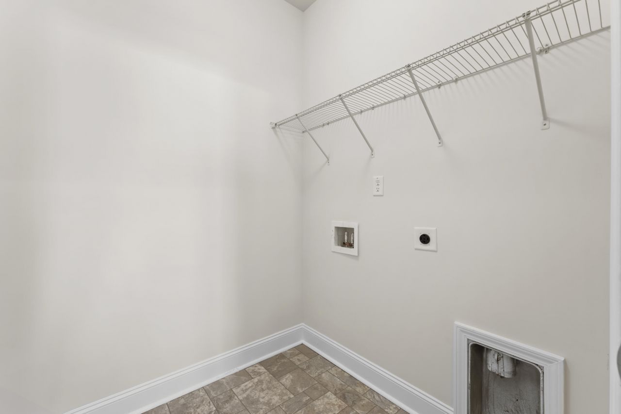 108 Alston Street Photo 13