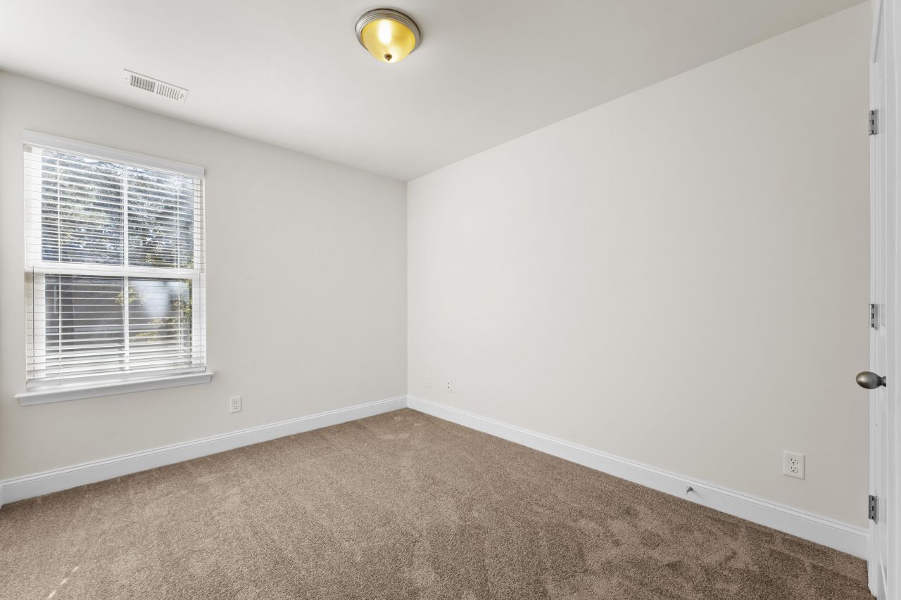 108 Alston Street Photo 17