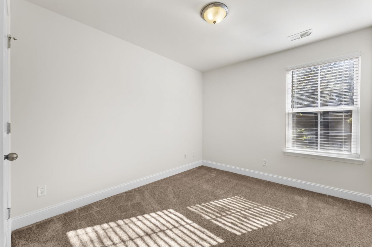 108 Alston Street Photo 19