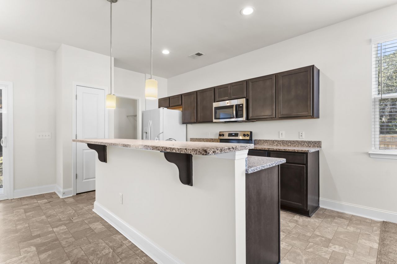 108 Alston Street Photo 6