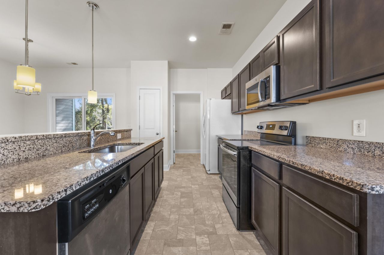 108 Alston Street Photo 7