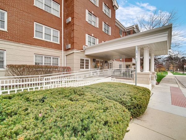 1220 DEPOT Street, Unit 409, Glenview, IL 60025
