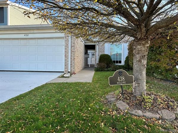 438 Lockmoor Court, Grand Blanc, MI 48439