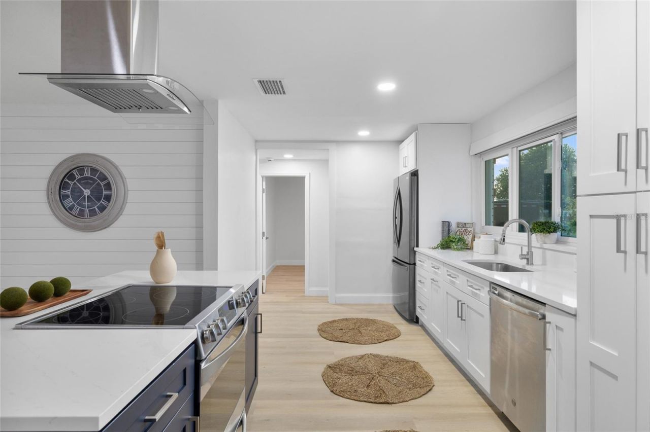 1711 S Patlin Circle, Largo, FL 33770 Photo