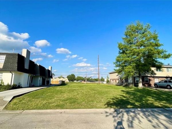 87 CARRIAGE Lane, Destrehan, LA 70047