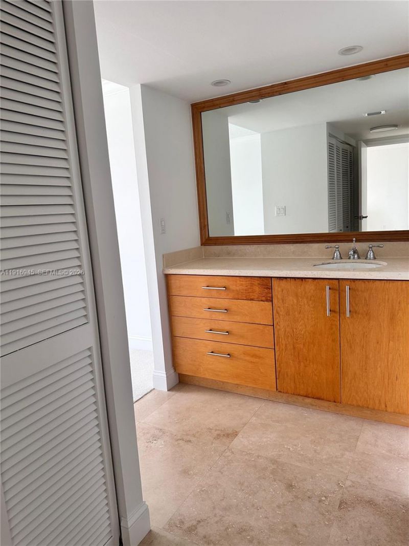 2333 Brickell Ave, Unit 2215, Miami, FL 33129 Photo