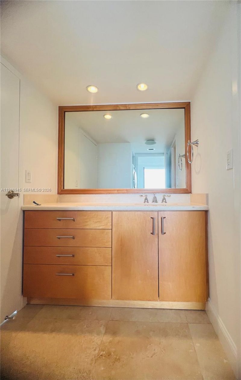 2333 Brickell Ave, Unit 2215, Miami, FL 33129 Photo