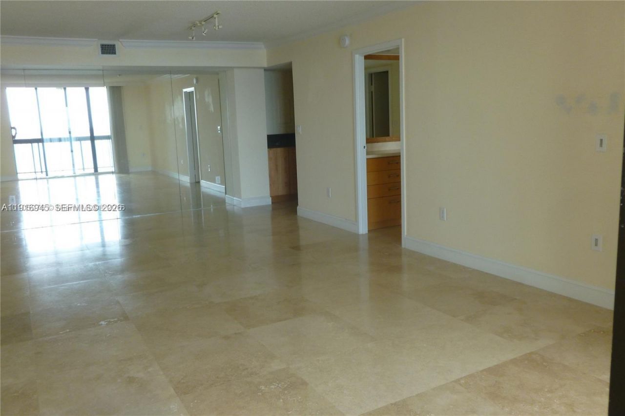 2333 Brickell Ave, Unit 2215, Miami, FL 33129 Photo