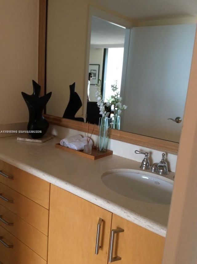 2333 Brickell Ave, Unit 2215, Miami, FL 33129 Photo