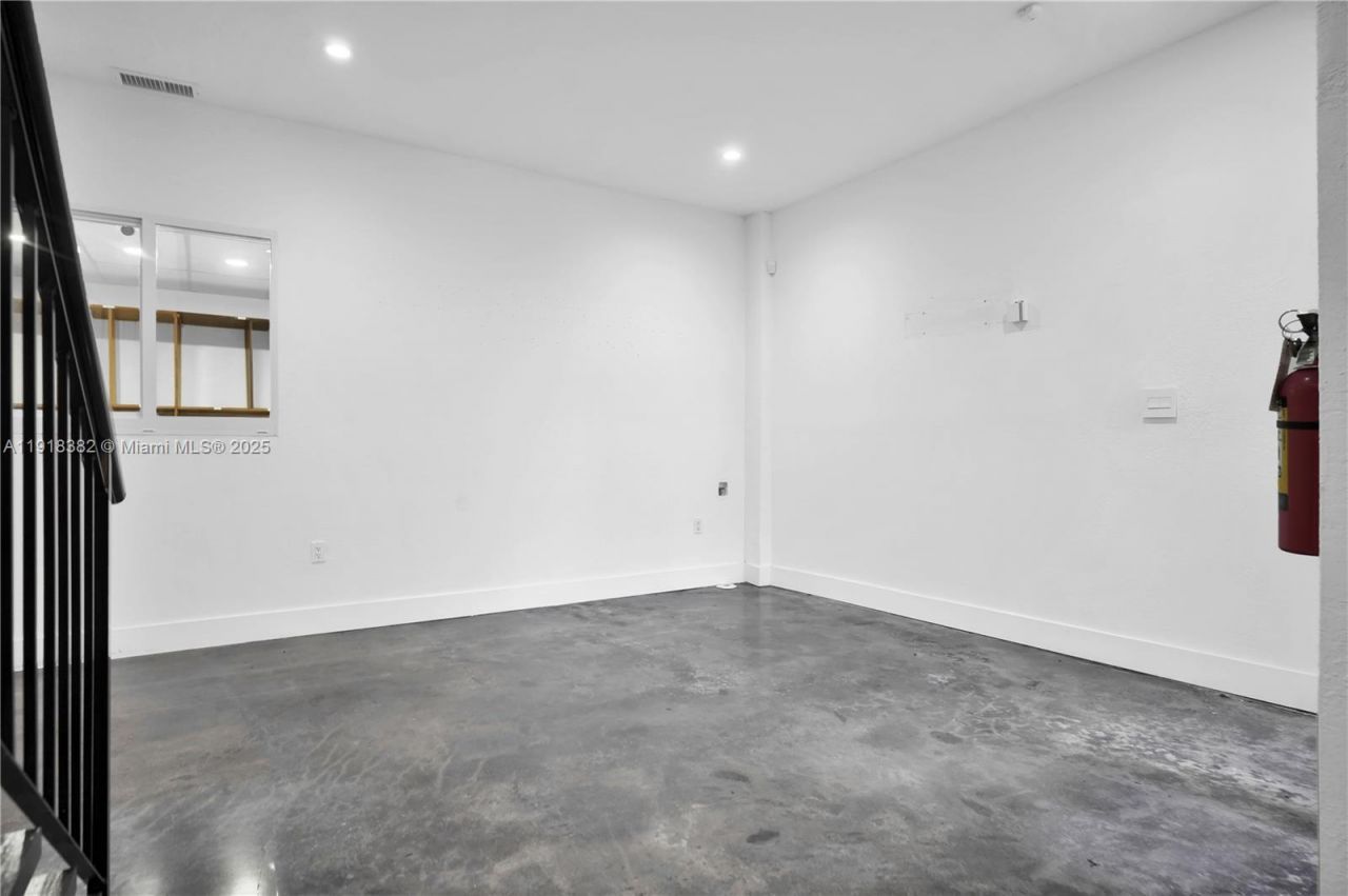 7311 NW 12th St, Unit 29, Miami, FL 33126 Photo