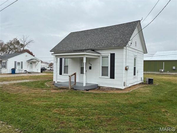 818 E Washington Avenue, Greenville, IL 62246