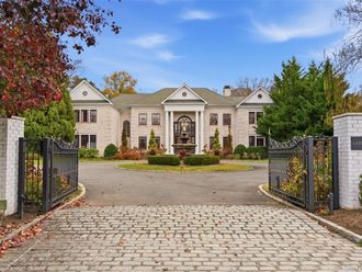 35 Chicken Valley Road Old Brookville, NY 11545