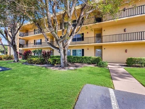 1086 Forest Lakes DR, Unit 102, NAPLES, FL 34105