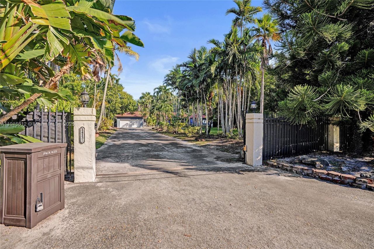 14135 N Miami Ave, Miami, FL 33168 Photo