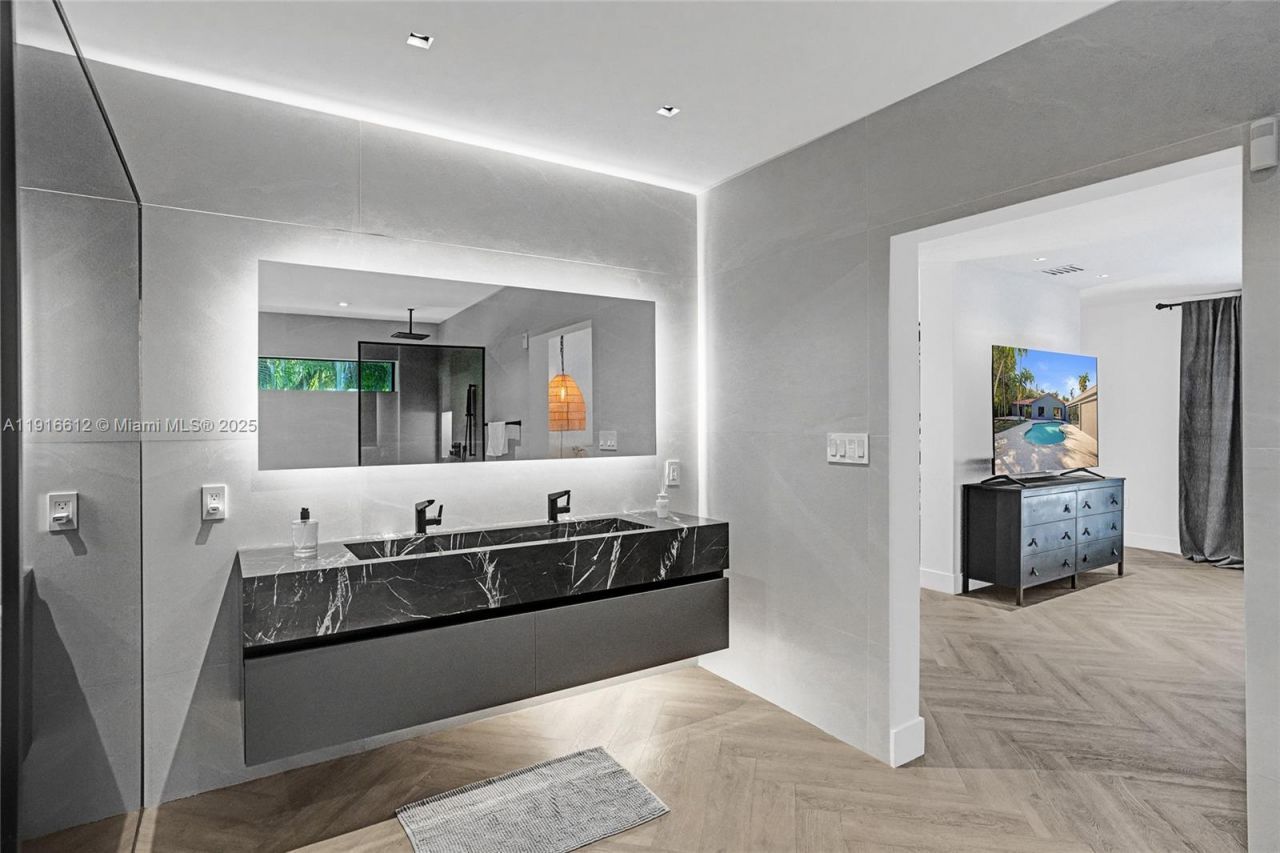 14135 N Miami Ave, Miami, FL 33168 Photo