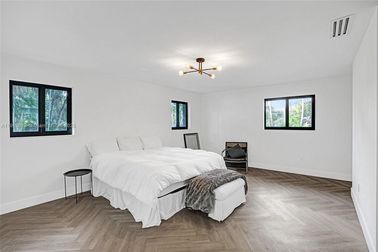 14135 N Miami Ave, Miami, FL 33168 Photo