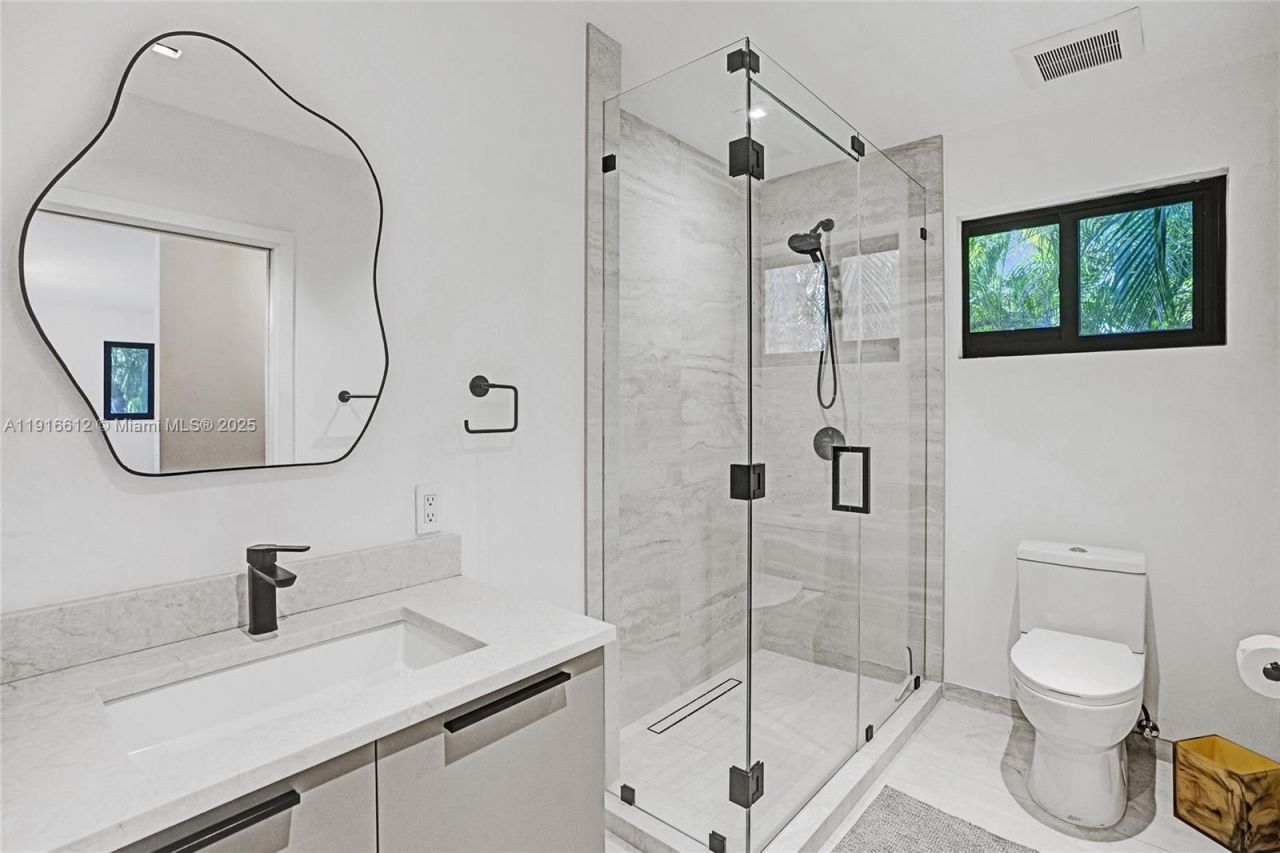 14135 N Miami Ave, Miami, FL 33168 Photo