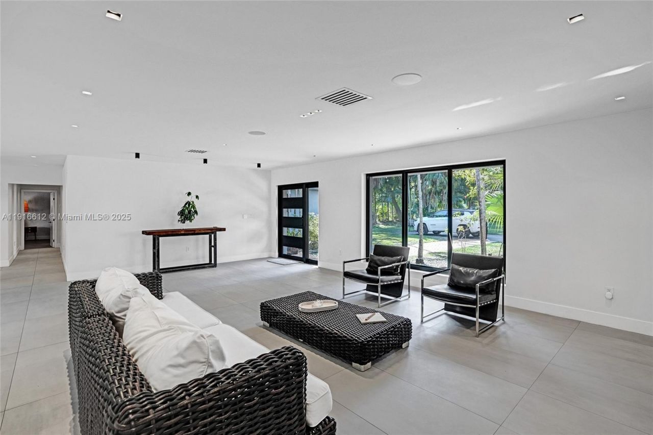 14135 N Miami Ave, Miami, FL 33168 Photo