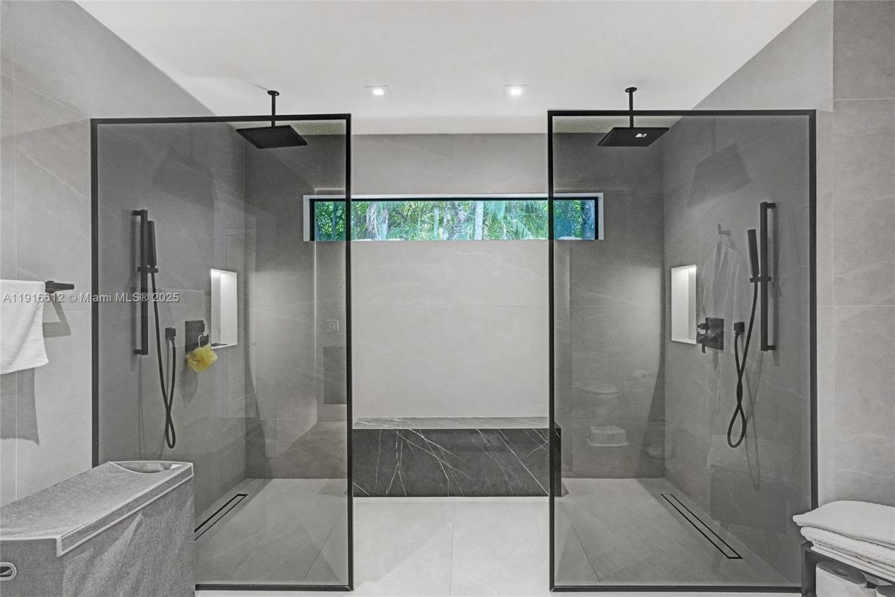 14135 N Miami Ave, Miami, FL 33168 Photo