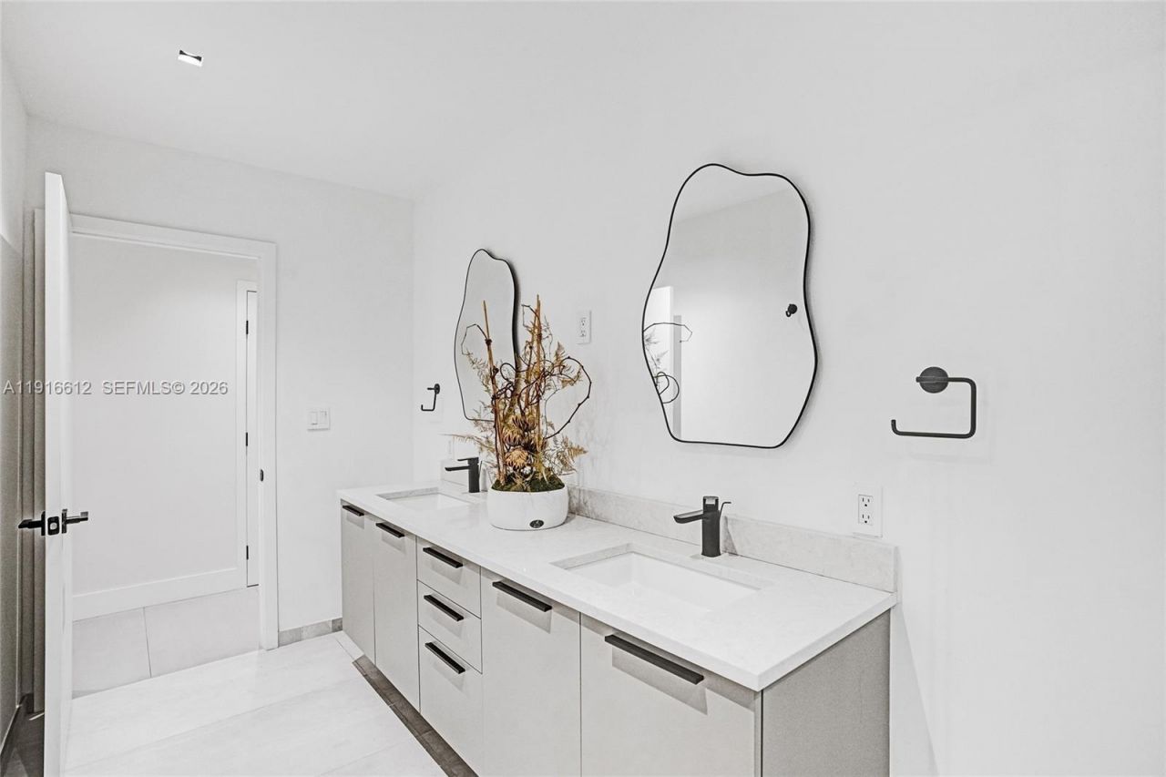 14135 N Miami Ave, Miami, FL 33168 Photo