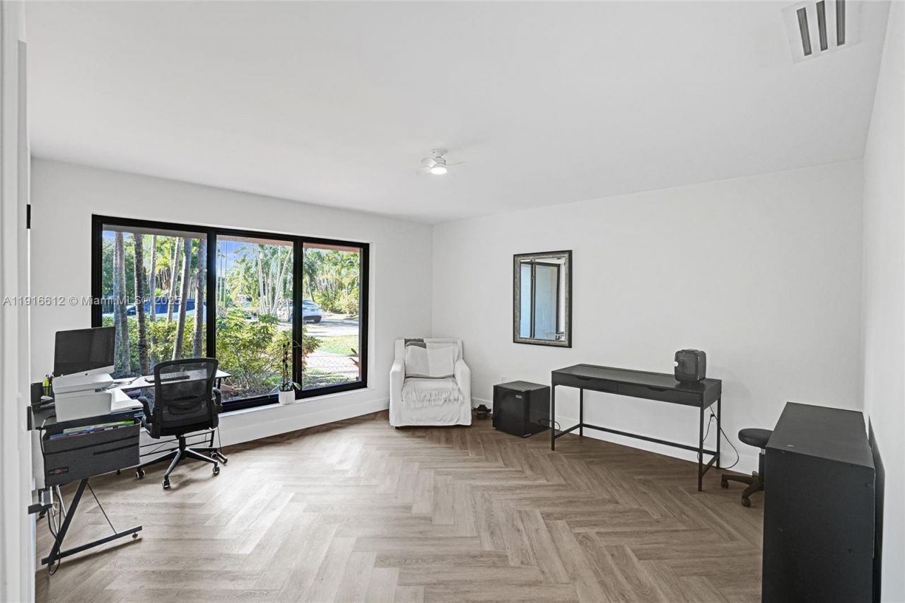14135 N Miami Ave, Miami, FL 33168 Photo
