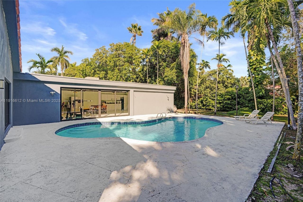 14135 N Miami Ave, Miami, FL 33168 Photo