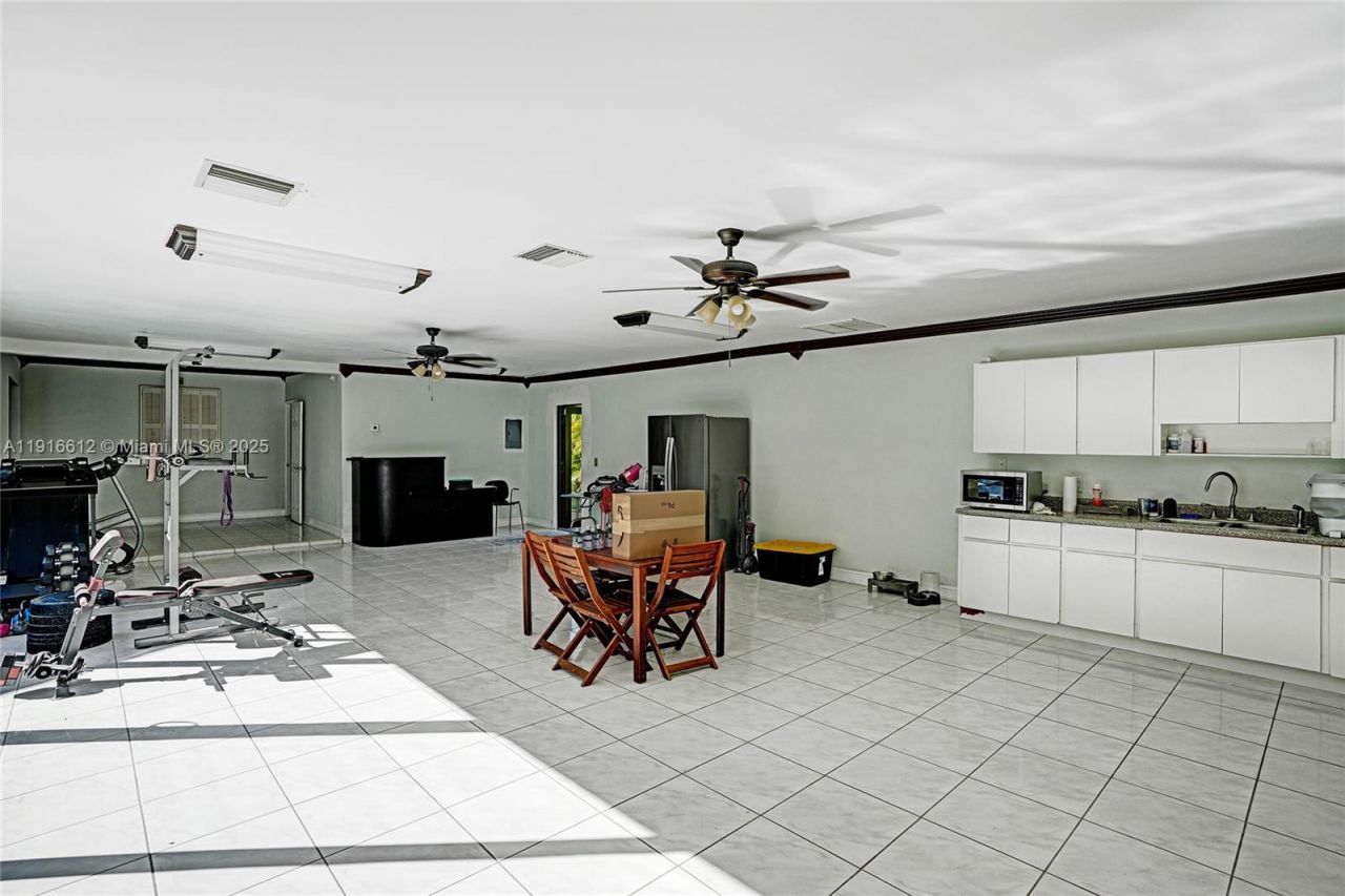 14135 N Miami Ave, Miami, FL 33168 Photo