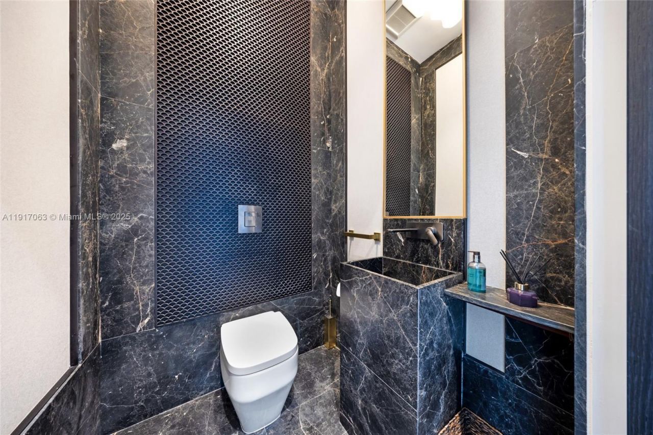 200 W Rivo Alto Dr, Miami Beach, FL 33139 Photo