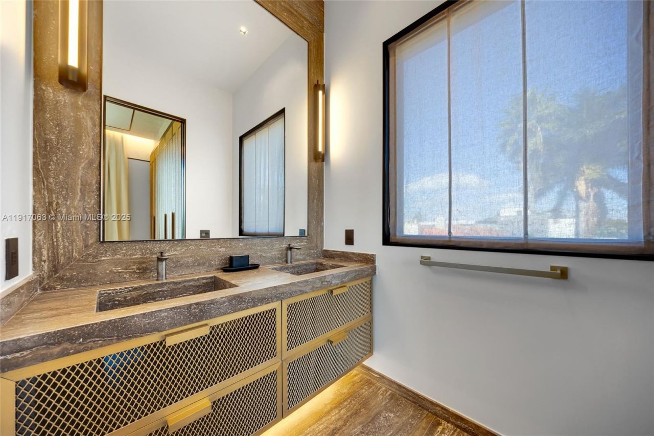 200 W Rivo Alto Dr, Miami Beach, FL 33139 Photo