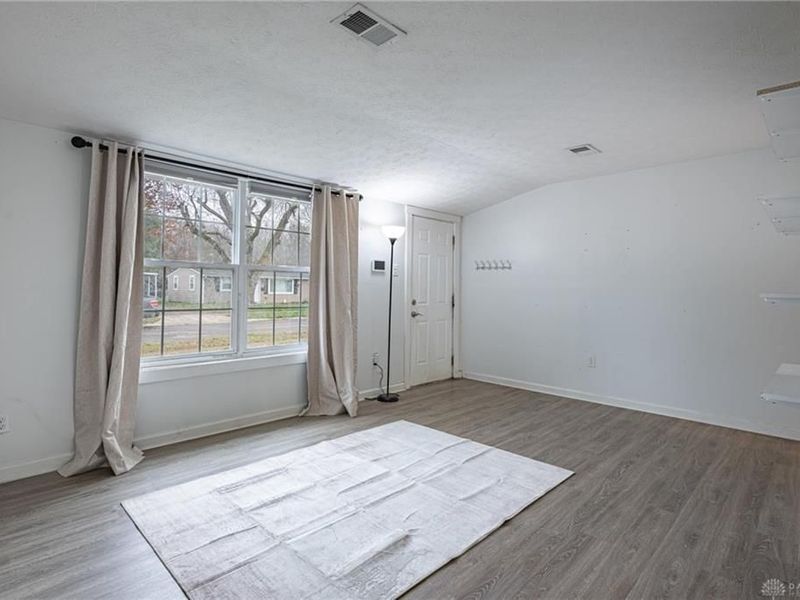 698 S Riverview Avenue, Miamisburg, OH 45342 Photo 3