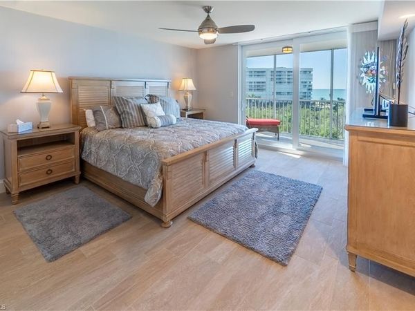 3 Bluebill AVE, Unit 801, NAPLES, FL 34108