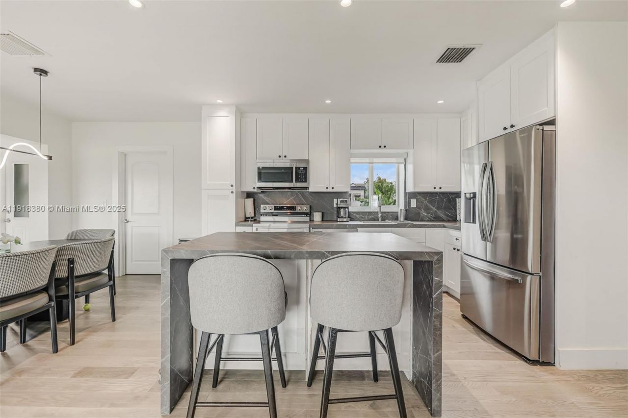 7901 SW 22nd St, Miami, FL 33155 Photo