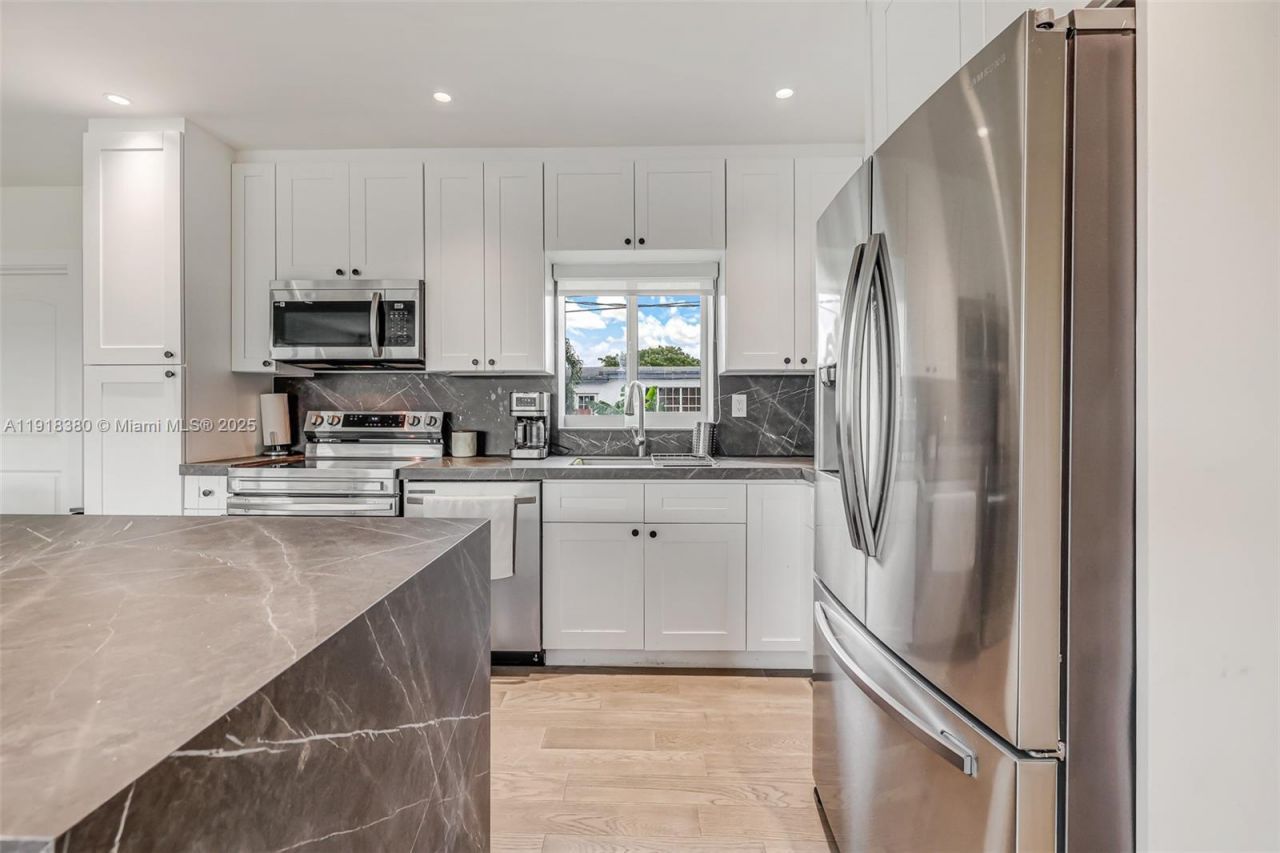 7901 SW 22nd St, Miami, FL 33155 Photo